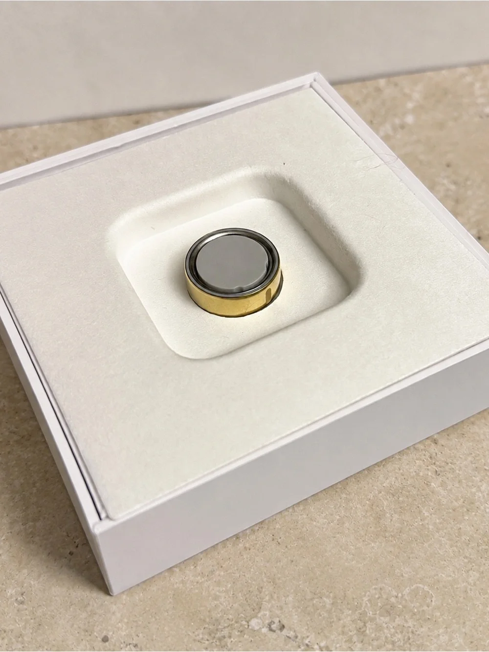 Oura Ring 4 Gold Size 9 – Excellent Condition + Charger & Box & Covers